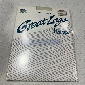 Hanes Great Legs Sheer Pantyhose Size AB Sandalfoot Style 690 Pearl Color NOS - Picture 1 of 7