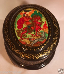 Ovale russische signierte Lackdose - Bild 1 von 12