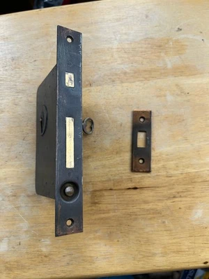Cerradura de mortaja de puerta de bolsillo R.H. Co. de 1900 recuperada, captura y llave, envío y devolución gratuitos Foto 1 de 4