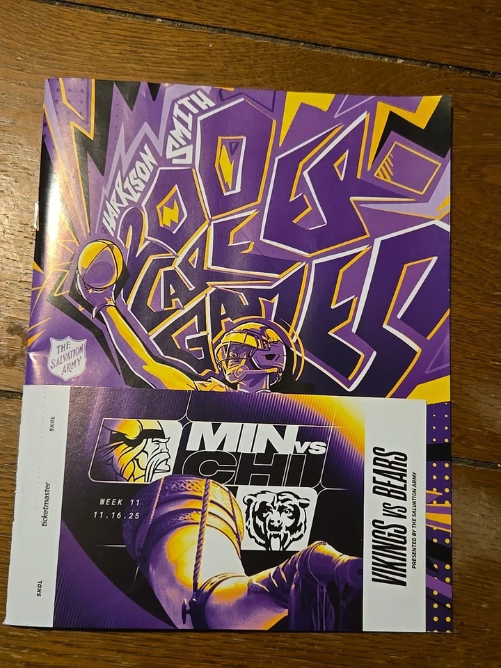 Minnesota Vikings VS Chicago Bears 2025 Programa del Día del Juego D'Andre Swift 16/11/25 Foto 1 de 2