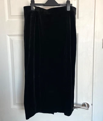Vintage 1990's M&S St Michael Black Velvet Skirt Size 16 Pencil Marks & spencer - Image 1 of 4