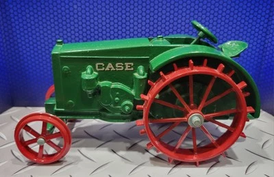 1/16 Case 9-18 Gas Engine Tractor Scale Models Green with Red Steel Wheels - Image 1 of 4