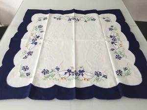 Alte Tischdecke Mitteldecke Stickerei 723/18 - Picture 1 of 4
