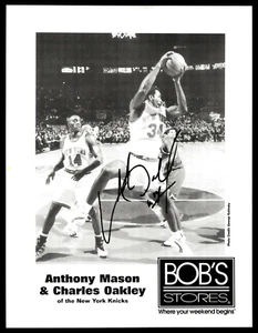CHARLES OAKLEY SIGNED 8.5X11 - NEW YORK KNICKS - Picture 1 of 1