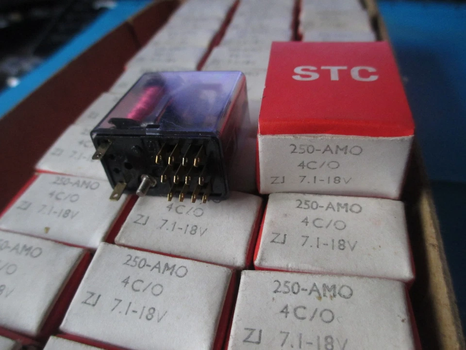 STC RELAY TYPE  250-AMO 4C/O ZJ  7.1 -18V. NEW OLD STOCK. 1 PIECE. - Image 1 of 4