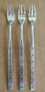 3 Cocktail Forks Lisbon by Oneida Distinction Stainless Flatware NO Black 6" - Picture 1 of 5