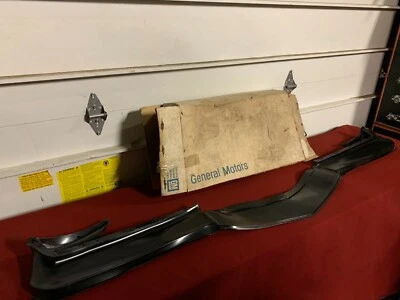 NOS 1975-1977 PONTIAC CATALINA / BONNEVILLE FRONT BUMPER FILLER PANEL GM 495730  - Image 1 of 4