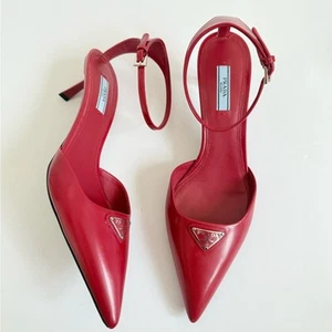 Zapatos de salón Prada de cuero rojo escarlata con logotipo placa punta correa al tobillo EU 40 - Imagen 1 de 14
