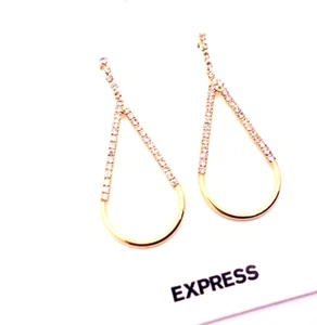 Express Beautiful Gold Tone Dangle /Drop Earrings - Picture 1 of 5