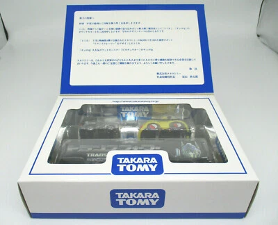 Tomica Shareholder Benefits 2011 Unopen Transformers Truck, Pikachu Car choro Q - Изображение 1 из 4