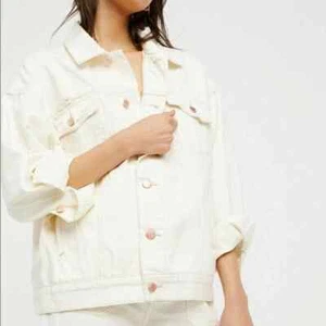 Free People Worn White Denim Trucker Boyfriend Fit Distressed Jacket M/L - Picture 1 of 12