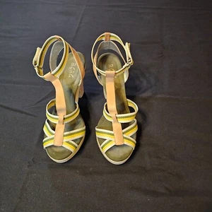 BCBG GREEN/YELLOW FABRIC WITH SPARKLE HEEL WOMENS SZ 10B - Picture 1 of 8