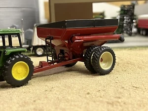 1/64 Brent 674 Grain Cart w/ Duals Speccast Red Unverferth Corner Auger - Picture 1 of 4
