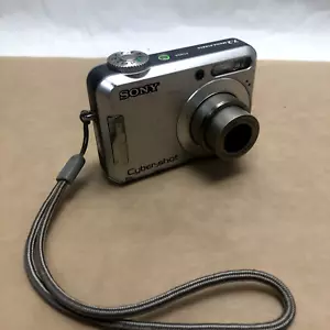 SONY CYBER-SHOT DSC-S650 7.2MP DIGITAL CAMERA-SILVER - Picture 1 of 7