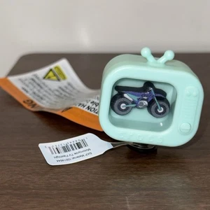 Crocs Jibbitz Charm Motocicleta TV Linterna LED Luz Azul Auténtico Raro - Imagen 1 de 6