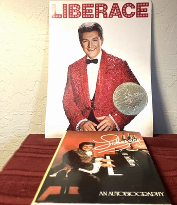 Programa de recuerdos Liberace Mr. Showmanship 1968 y Liberace, una autobiografía (HB) Foto 1 de 4