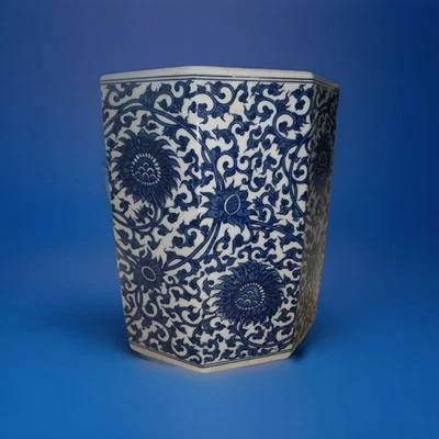 ANTIGA PANELA CHINESA DE PORCELANA OCTÓGONO AZUL E BRANCA, SÉCULO 19, SEM RESERVA.  - Imagem 1 de 4