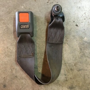 87-92 1988 NISSAN HARDBODY PICKUP D21 REG CAB CENTER FRONT SEAT BELT BUCKLE GREY - Picture 1 of 2