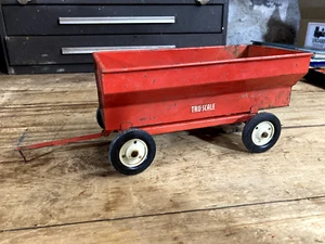 Tru-Scale Set Running Gear with Grain Box and Flat Hay Deck - Picture 1 of 9