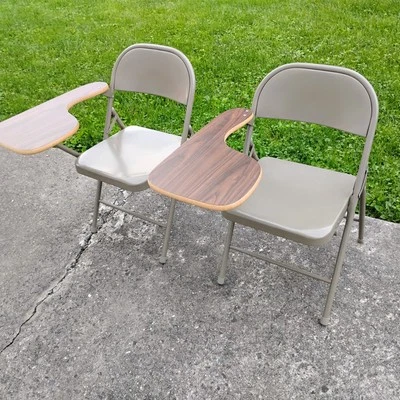 una (1) Silla metálica plegable de escritorio escolar antiguo (unidad única) ¡Gran forma, bonita! Foto 1 de 4