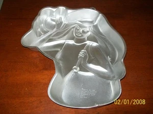 WILTON BARBIE WITH PURSE BIRTHDAY CAKE PAN ,TIN,MOLD - Picture 1 of 2