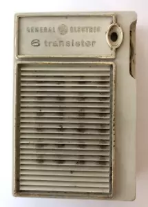 Radio portátil de 6 transistores General Electric de colección con estuche - ventana ovalada - sin probar - Imagen 1 de 6