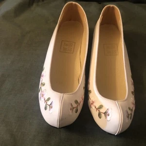Damenschuhe Größe 6,5 koreanische Schuhe mit Stickerei sehr schön - Bild 1 von 8