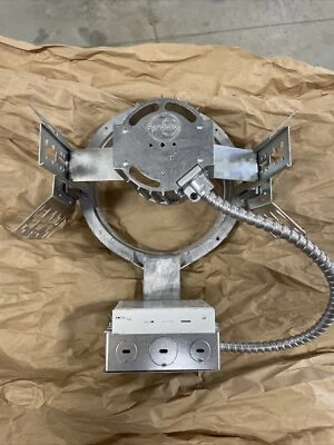 Cooper Portfolio Light Compact Fluorescent C7042D26/32LUTECO,  NEW - Image 1 of 4