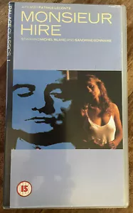 MONSIEUR HIRE - PATRICE LECONTE EX+/EX+ VHS CASSETTE / PERFECT PLAY - Foto 1 di 6