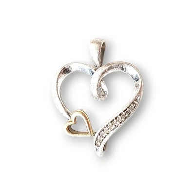 Hermoso colgante de corazón de diamantes de oro de 10 quilates de plata de ley 925 firmado de colección Foto 1 de 4