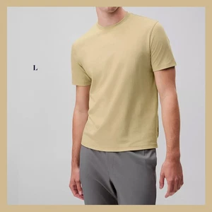 Neu mit Etikett Calvin Klein Herren Kurzarm Supima Baumwolle Interlock T-Shirt Pastinake Gr. L - Bild 1 von 6