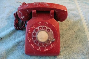 Teléfono de escritorio ITT vintage años 70 con marcación giratoria roja 500 LR 30M - Imagen 1 de 9
