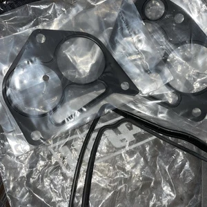 Subaru Forrester,  Outback small parts lot gasket seal center caps Clips 8 Valve - Picture 1 of 24