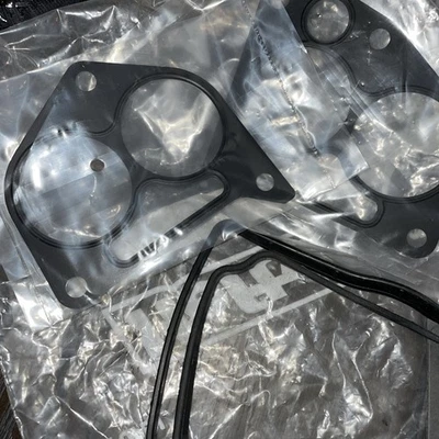 Subaru Forrester,  Outback small parts lot gasket seal center caps Clips 8 Valve - Image 1 of 4