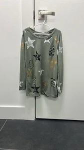 Flowers by Zoe Girls Green Star Print Long Sleeve distressed Top size large - Picture 1 of 5