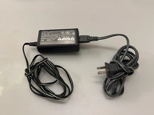 Adaptateur secteur authentique original OEM SONY AC-L25A pour caméscope Handycam 8,4 V - Photo 1 sur 6
