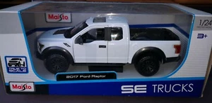 ⭐MAISTO FORD RAPTOR 2017 WHITE 1:24 NUOVO MAI SMONTATO, ANCORA CON FASCETTE.  - Foto 1 di 5