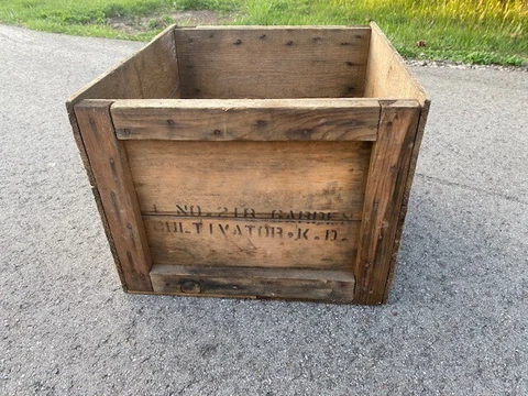 Antique Vintage Garden Cultivator Wheel Hoe Plow Wood Shipping Crate Box HUDSON Cover