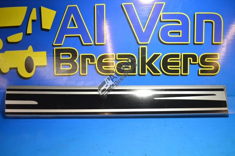 RENAULT Traffic 2014-2020 moldura externa lado del conductor 93453646 93453646 Foto 1 de 4