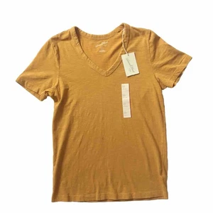 NWT Universal Thread XS Medallion Gold Yellow Short Sleeve V-Neck Tee Basic NEW - Picture 1 of 7