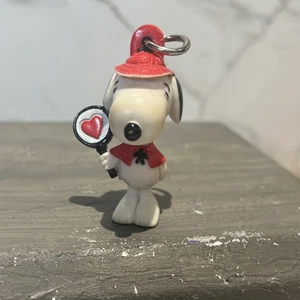 Peanuts Snoopy Halloween Sherlock Detective Collectible Keychain - Picture 1 of 6