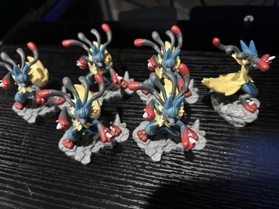 Pokemon TCG - Mega Lucario ex coleção de bonecos exclusiva - Apenas boneco - Imagem 1 de 2