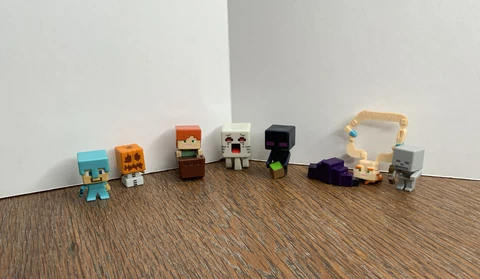 Minecraft Mini Action Figure Players Lot of 8 Series 1 7 & 11 Minifigures Set Cover