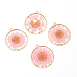 4PCS Gold Tone Real Dry Pink Daisy Flower Resin Round Charm Pendant GBY1003 - Picture 1 of 4