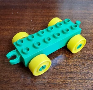 Lego Duplo GREEN Train Car Base Chassis Flat Bed Railway 2 x 6 - Picture 1 of 4