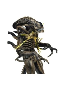 NECA ALIENS SERIES 12 XENOMORPH WARRIOR BATTLE DAMAGED CHEST ACTION FIGURE NEW - Imagen 1 de 3
