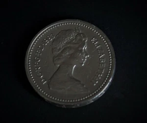 RARE 1£-ONE POUND ROYAL ARMS 1983 ERROR - Imagen 1 de 7