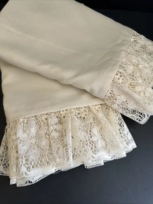 Vtg Ruffled Lace Standard Shams Pillowcases Pair Beige Ivory Cottage - Image 1 of 4