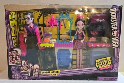 Monster High Family Of Draculaura Vampire Dad Dracula Kitchen Playset 2016 New - Image 1 of 4