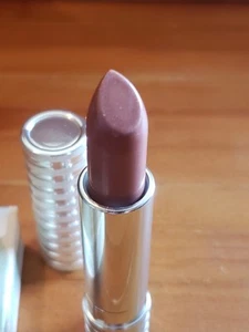 Lápiz labial de larga duración CLINIQUE F2 COBRE ILUMINADO POR EL SOL difícil de encontrar RARO estuche plateado nuevo en caja - Imagen 1 de 8